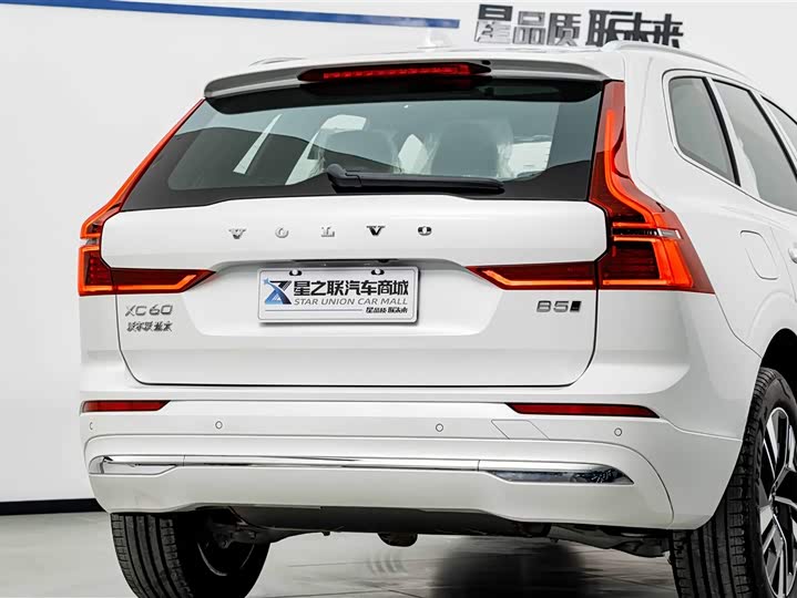 Volvo XC60 2026 B 5 4 WD — фото 7