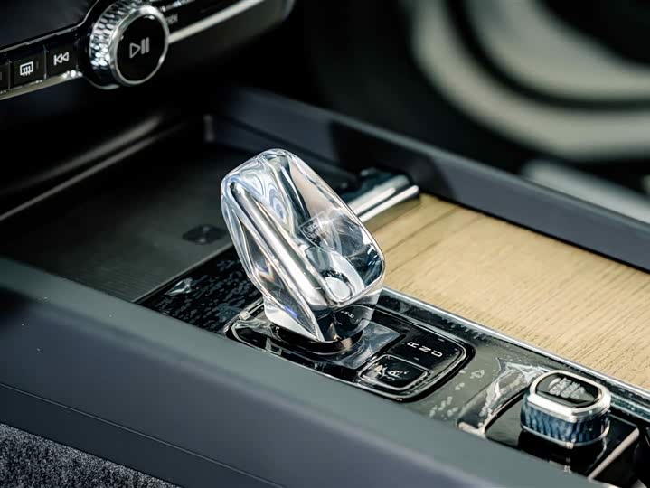 Volvo XC60 2026 B 5 4 WD — фото 14