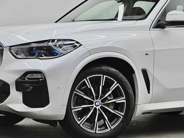 BMW X5 2019 x Drive 40i M — фото 16