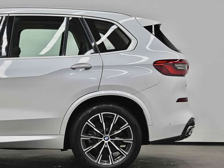 BMW X5 2019 x Drive 40i M — фото 10
