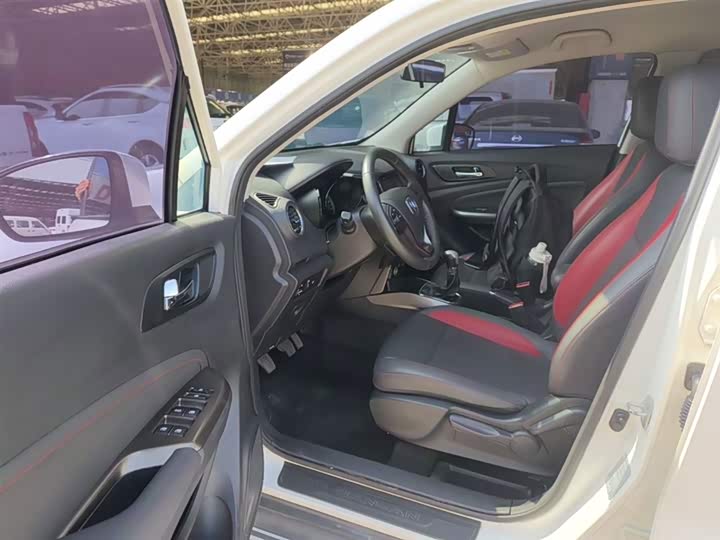 Changan CS15 2016 1.5 L MT — фото 16