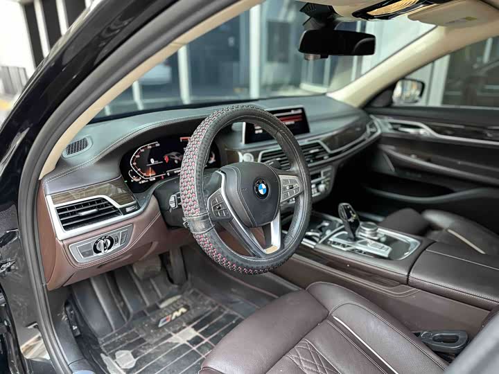BMW 7 Series рестайлинг 730Li люкс-пакет — фото 7