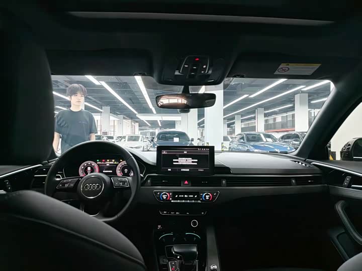 Audi A4L 40 TFSI люкс-динамик — фото 12