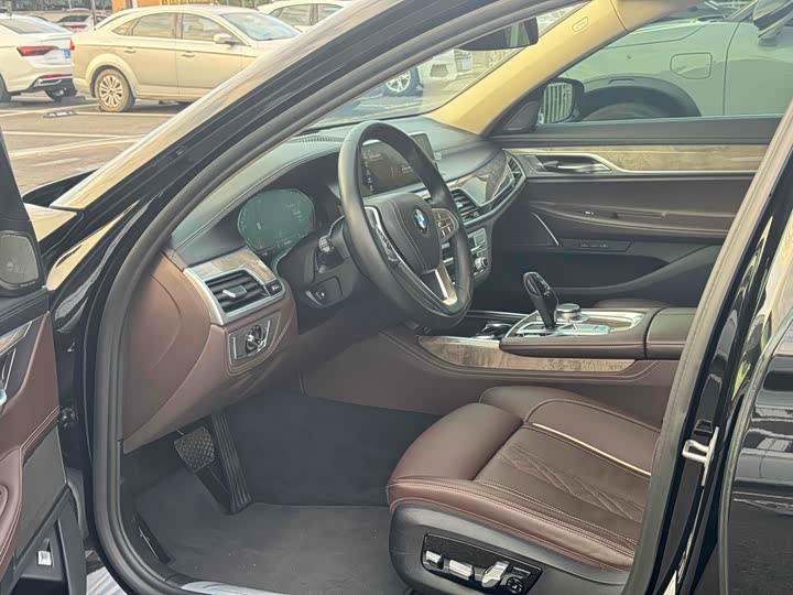BMW 7-Series 2016 740 Li Leading — фото 4