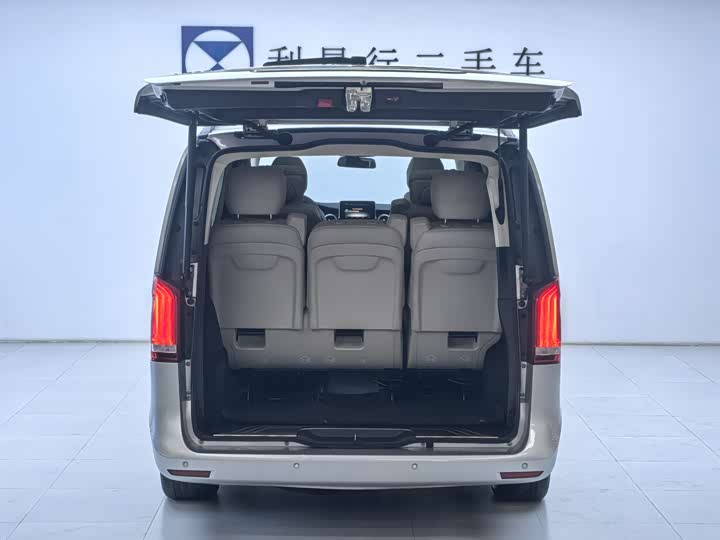 Mercedes-Benz V-Class 2018 V 260 VI — фото 7