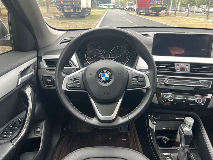 BMW X1 2018 s Drive 20 Li Leading — фото 18