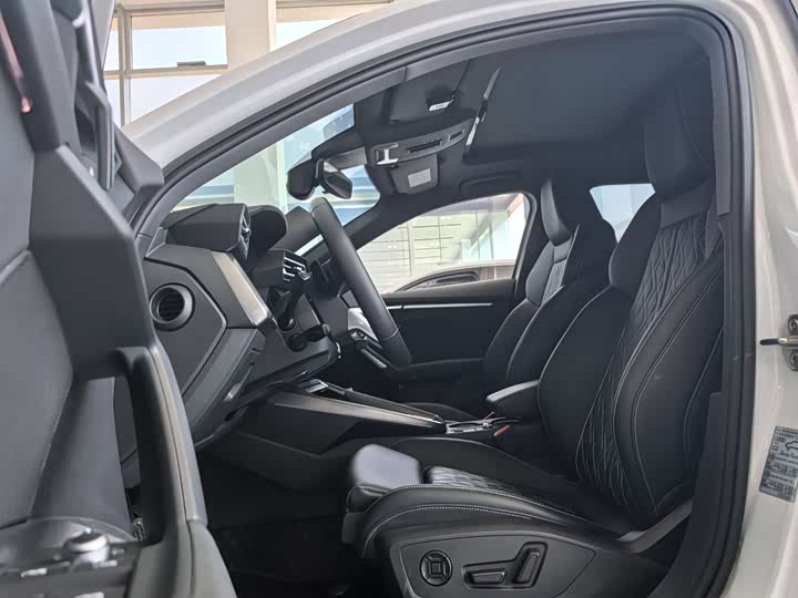 Audi A3 2025 Sportback 35 TFSI — фото 11