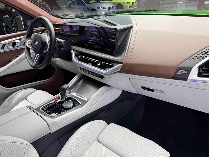 BMW XM 2023 50e — фото 11