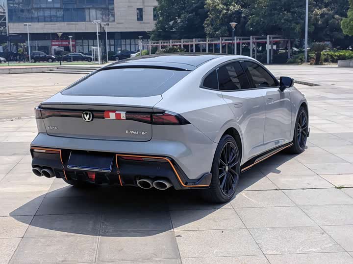 Changan UNI-V 2023 1.5 T — фото 6
