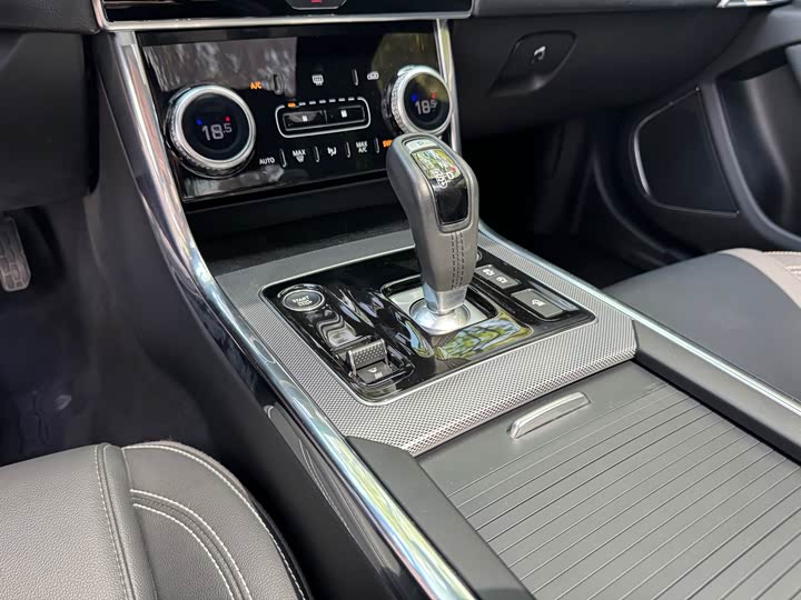 Jaguar XEL 2020 2.0 T 200 PS R-DYNAMIC — фото 10