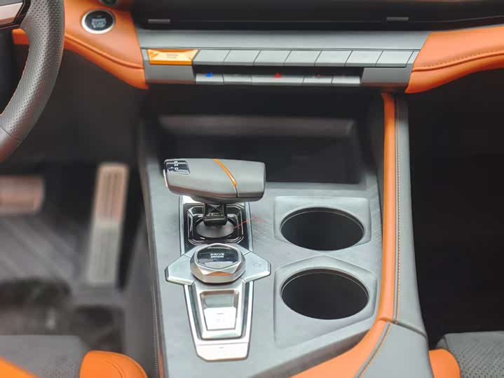 Changan UNI-V 2023 1.5 T — фото 15