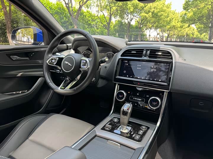 Jaguar XEL 2020 2.0 T 200 PS R-DYNAMIC — фото 11