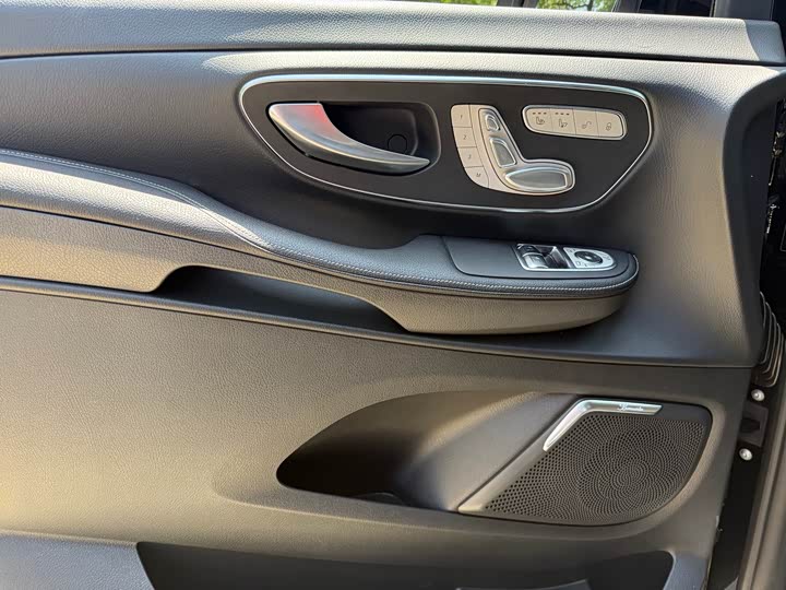 Mercedes-Benz V-Class 2022 V 260 L — фото 9