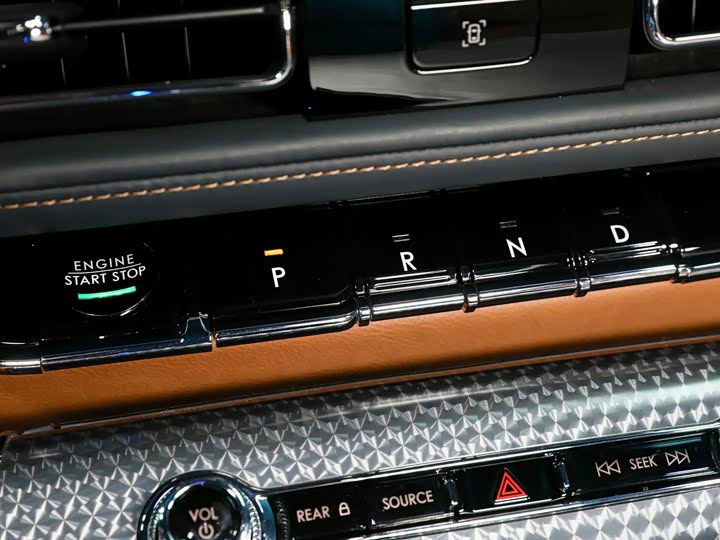 Lincoln Aviator — фото 16