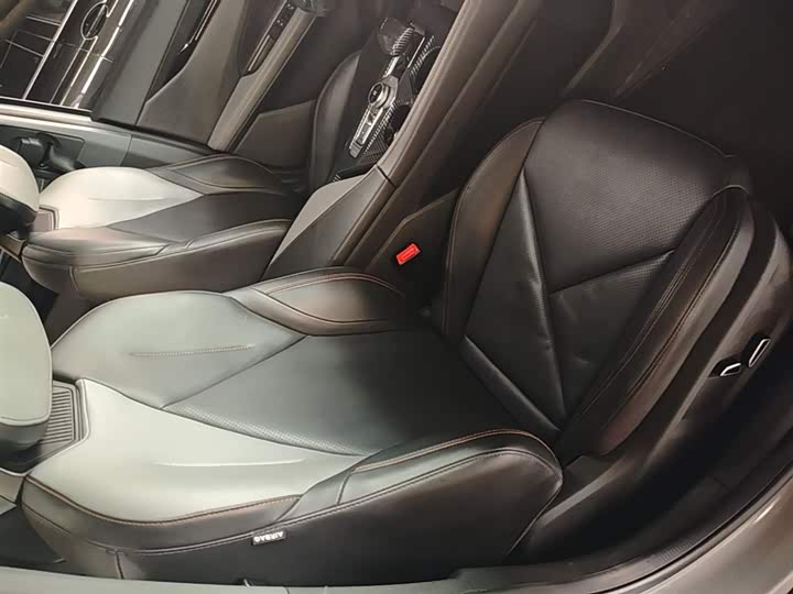 Changan UNI-V 2022 1.5 T Premium — фото 25