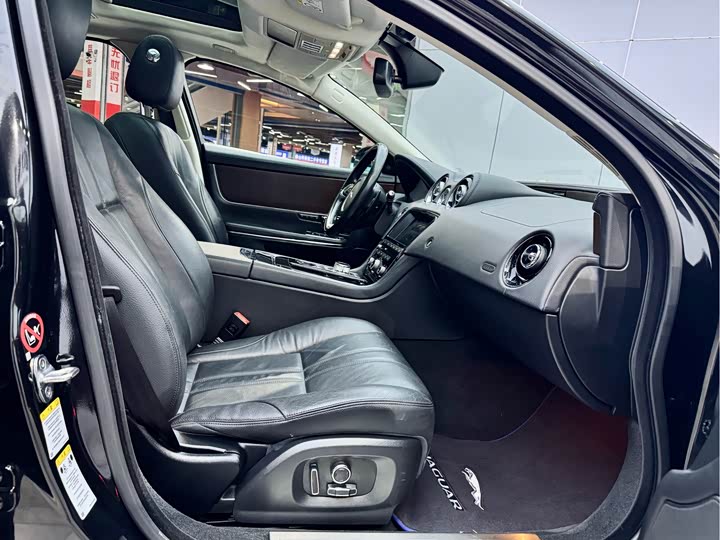 Jaguar XJ 2016 XJL 2.0 T 2 WD — фото 17
