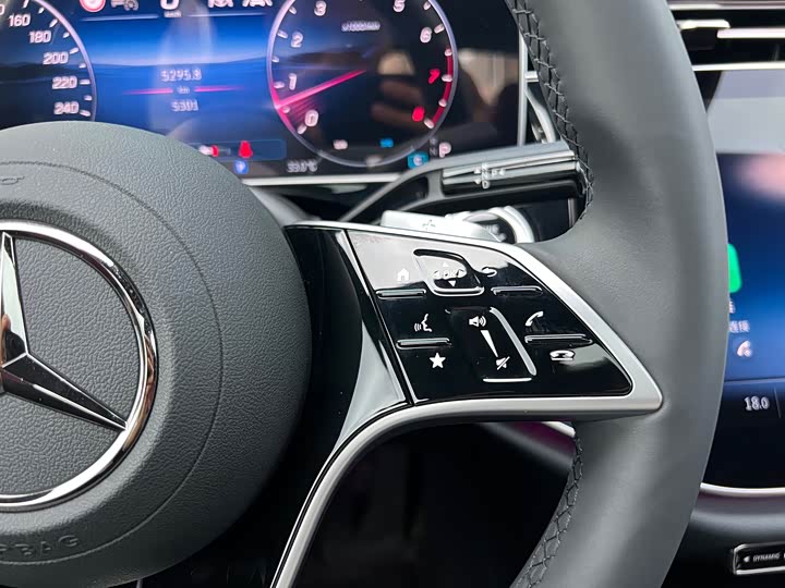 Mercedes-Benz E-Class 2025 E 300 L Luxury — фото 31