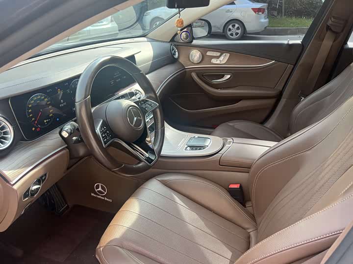 Mercedes-Benz E-Class 2021 E 300 L Luxury — фото 4
