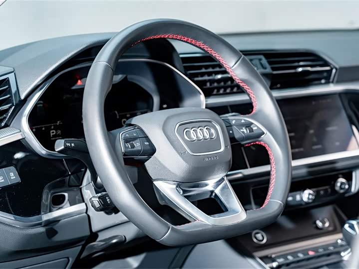 Audi Q3 2023 40 TFSI RS — фото 11