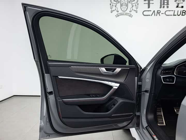 Audi RS6 2021 RS 6 4.0 T Avant — фото 2