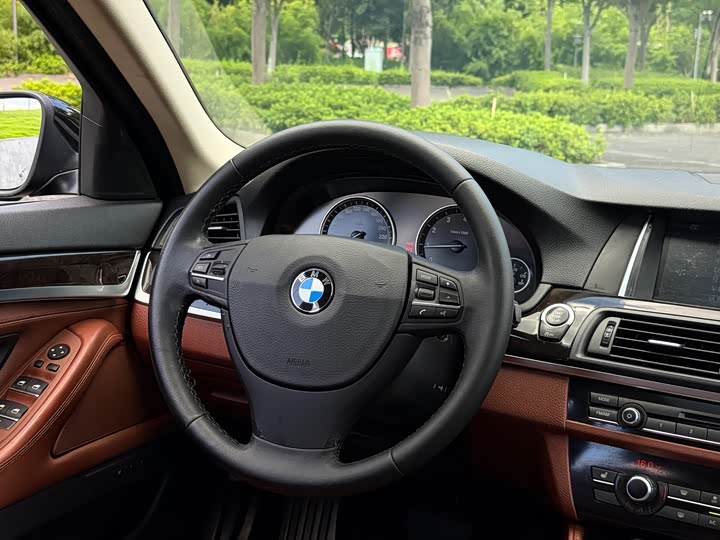 BMW 5 Series 525Li продвинутая — фото 6