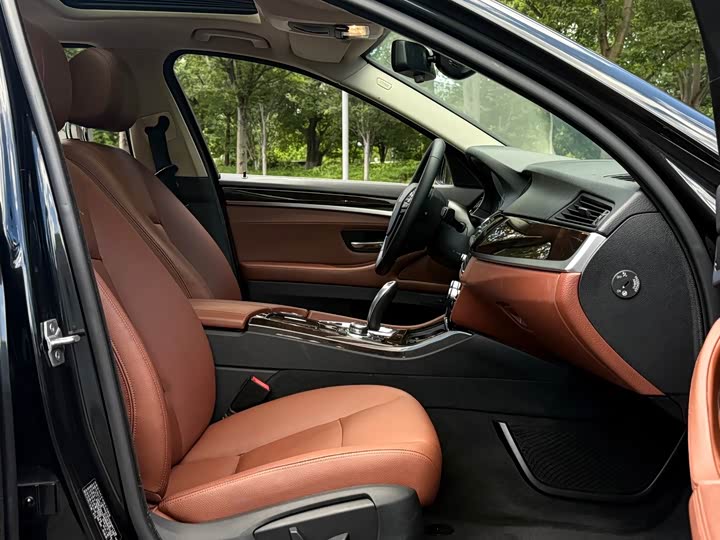 BMW 5 Series 525Li продвинутая — фото 10