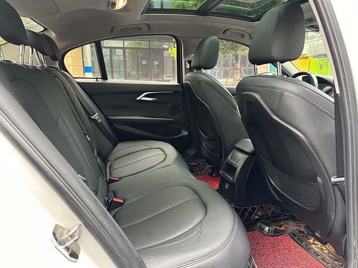 BMW 1-Series 2018 118i Sport — фото 10