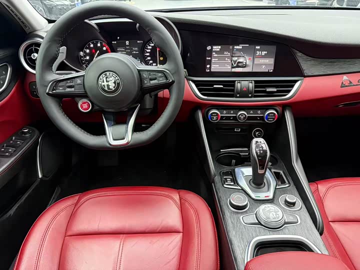 Alfa Romeo Giulia 2020 2.0 T 280 HP — фото 10
