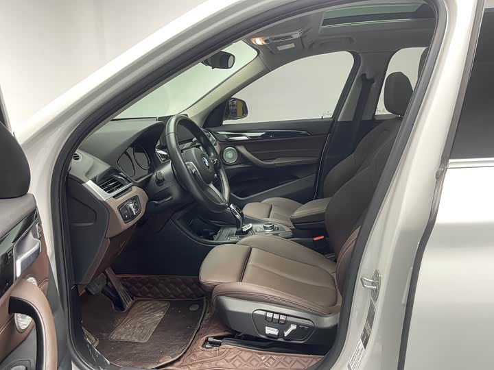 BMW X1 2021 s Drive 25 Li Leading — фото 15