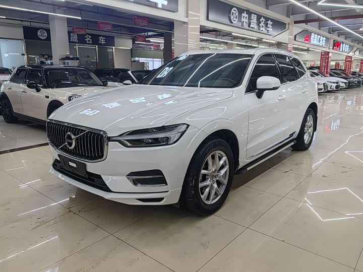 Volvo XC60 2021 T 5 4 WD — фото 1