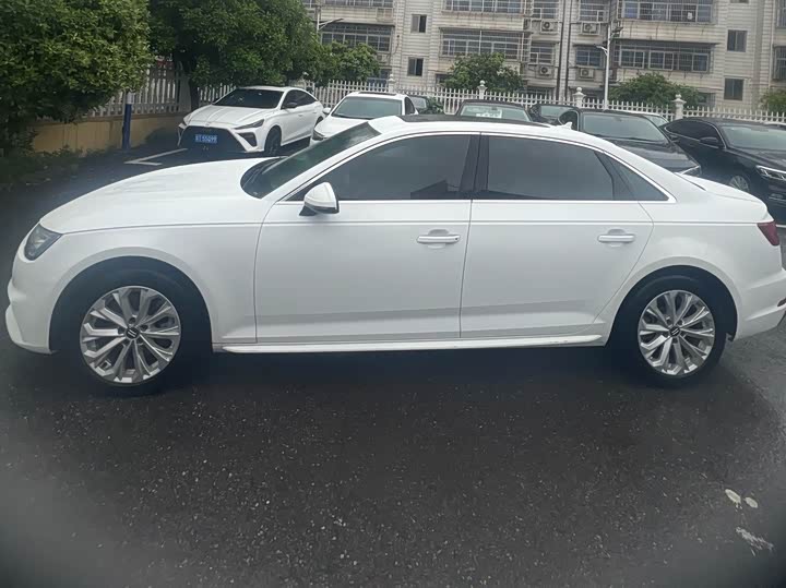 Audi A4L 2019 40 TFSI VI — фото 3