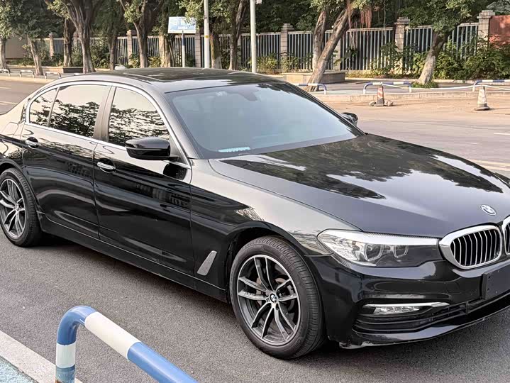 BMW 5-Series 2017 528 Li Leading — фото 10