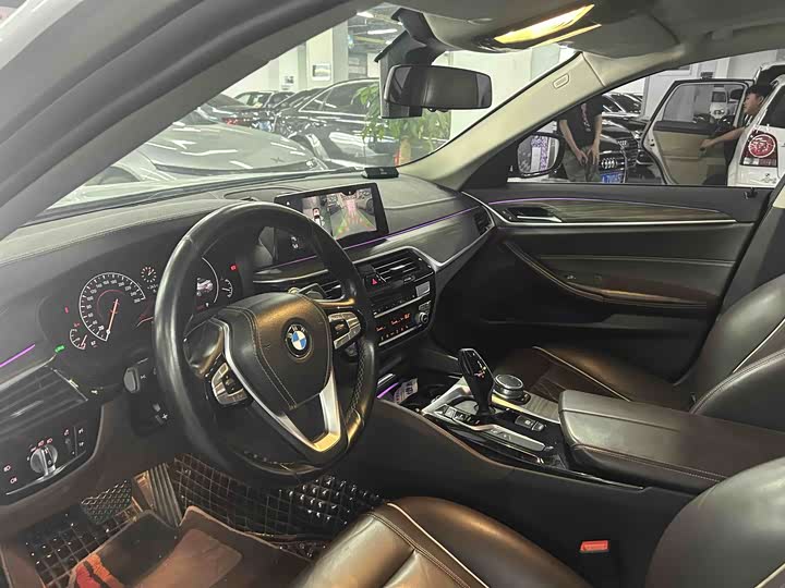 BMW 5-Series 2019 530 Li x Drive — фото 8