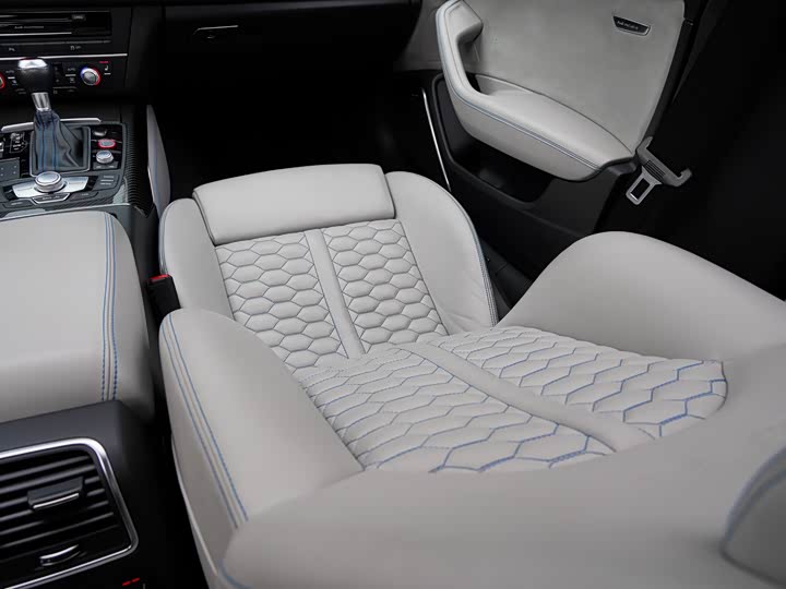 Audi RS6 2018 RS 6 4.0 T Avant — фото 21