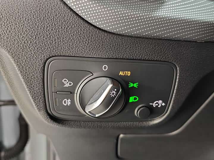 Audi Q2L 2021 35 TFSI — фото 8