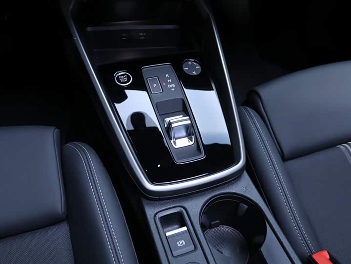 Audi A3 2024 Sportback 35 TFSI Sport — фото 8