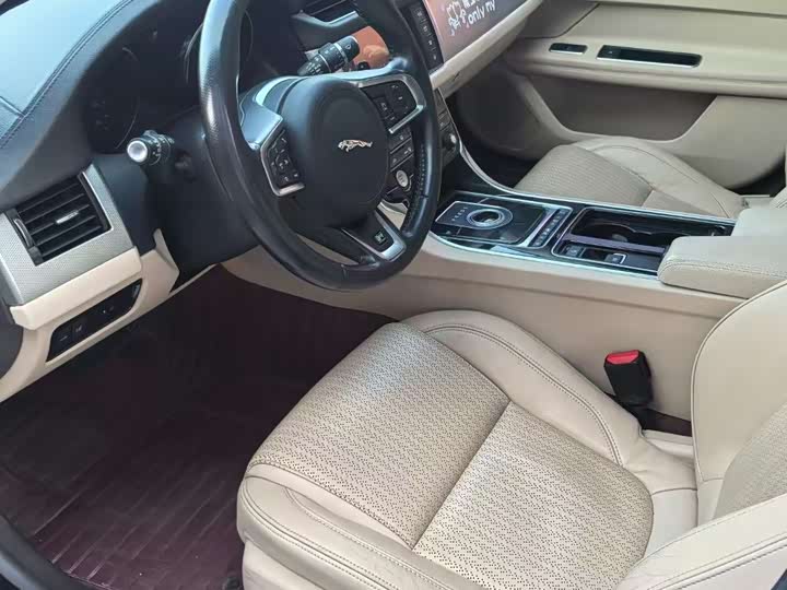 Jaguar XF 2016 XF 2.0 T 2 WD — фото 9