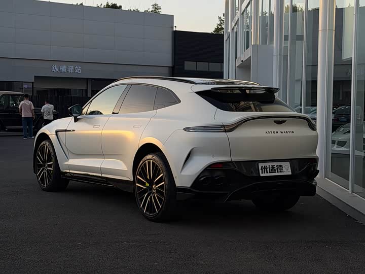 Aston Martin DBX 2023 4.0 T V 8 707 — фото 3