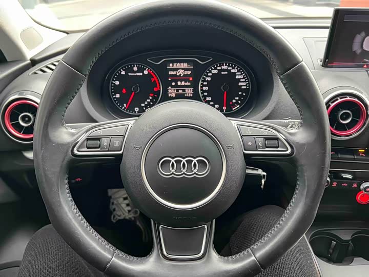 Audi A3 2015 Sportback 40 TFSI ATComfort — фото 8