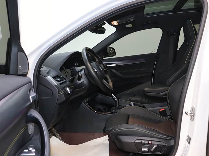 BMW X2 2023 s Drive 25i — фото 15