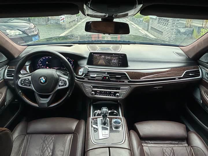 BMW 7-Series 2017 740 Li x Drive Luxury — фото 5