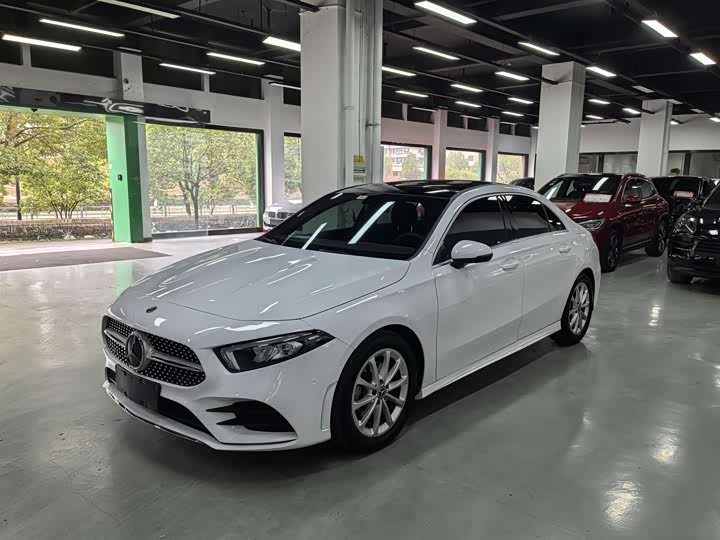 Mercedes-Benz A-Class 2021 A 200 L — фото 1