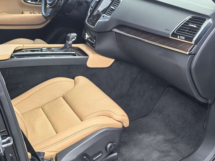 Volvo XC90 2018 T 6 7 — фото 13