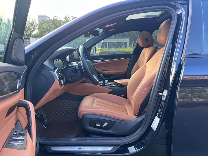 BMW 5-Series 2018 530 Li Leading M — фото 34