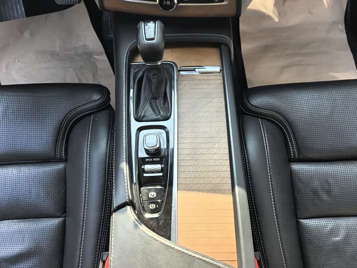 Volvo XC90 2017 T 6 5 — фото 25