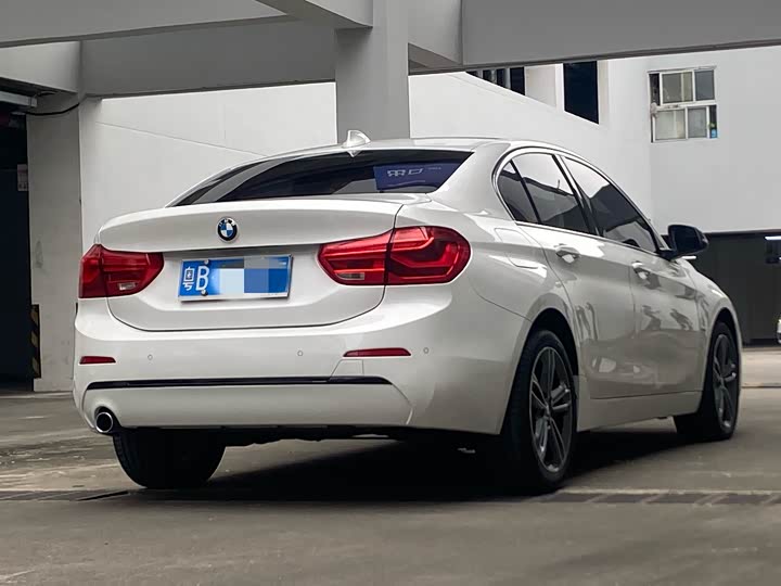 BMW 1-Series 2018 118i Sport — фото 11