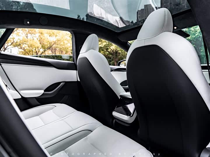 Tesla Model — фото 12