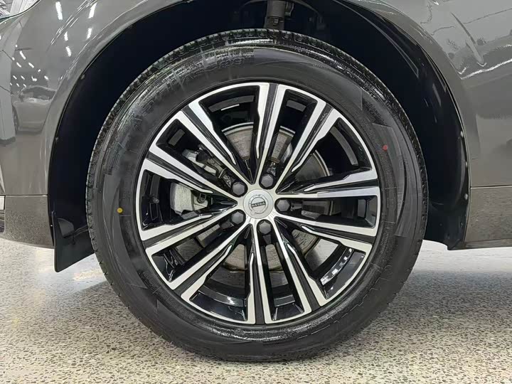 Volvo XC60 2022 B 5 4 WD — фото 17
