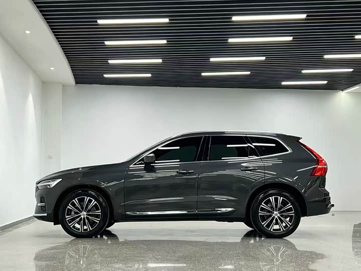 Volvo XC60 2022 B 5 4 WD — фото 7