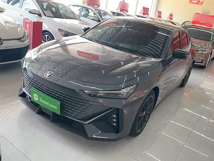 Changan UNI-V 2022 1.5 T Premium — фото 3